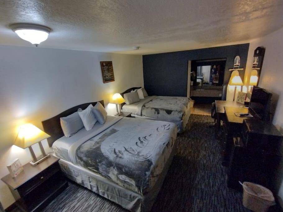 Hotel 2 Queen Beds Hotel Room 126 Wi-Fi Booking 斯蒂尔沃特 外观 照片