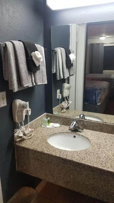 Hotel 2 Queen Beds Hotel Room 126 Wi-Fi Booking 斯蒂尔沃特 外观 照片